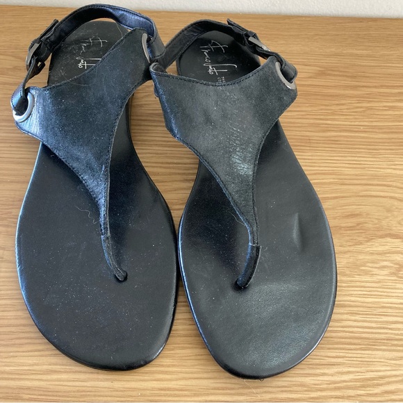 Franco Sarto Size 11 Black Thong Sandals Flat - Picture 4 of 6
